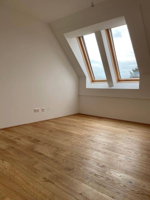 helle und gut geschnittene 2 Zimmer DG Wohnung mit Balkon 27
