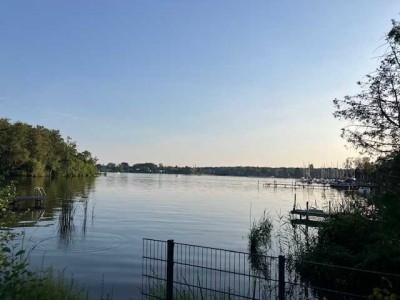 Moderner Neubau direkt am Wasser – mit Seeblick!