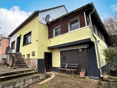 Kleines EFH mit Anbau, Garage und Scheunen in Überherrn-Berus