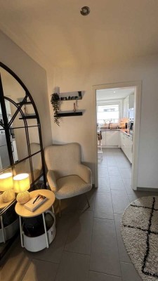 Stilvolle 3-Zimmer-Wohnung mit gehobener Innenausstattung mit Balkon und EBK in Ronnenberg