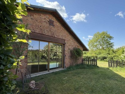 Leben in einer modernisierten Kartoffelscheune im Wendland / Landhaus-Bungalow mit Wintergarten