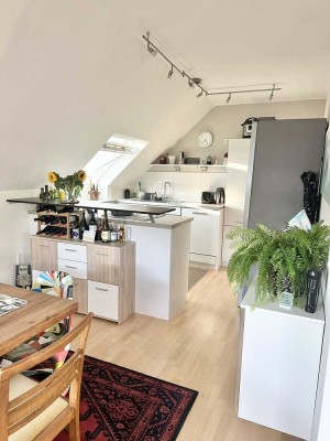 Freiwerdend: 3-Zimmer Oststadtwohnung mit Dachterrasse und tollem Ausblick auf Christuskirche