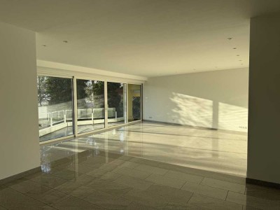 Gehobene großzügige 3 Zimmer Wohnung in ruhiger Wohnlage mit Balkon