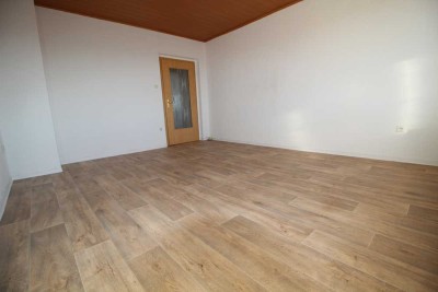 Helle 3-Zimmer-Wohnung+Tageslichtbad mit Wanne+Garage+Gartennutzung