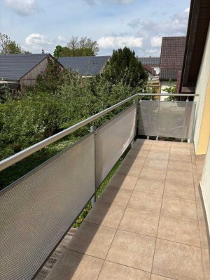 Helle 2,5-Raum-Wohnung mit Balkon und Einbauküche in ruhiger Lage