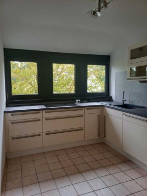 Grüne Oase: Ruhige 3 Zimmer Komfortwohnung mit chicer EBK, classic Bad: Dusche+Wanne, Adults only