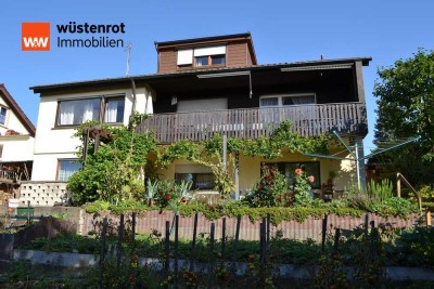 Attraktives Zweifamilienhaus mit Einliegerwohnung in Ispringen – Viel Raum, unverbaubare Aussicht un
