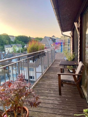 218 m², vollst. renovierte 4-Zimmer-Penthouse-Wohnung mit lux. Innenausstattung+EBK
