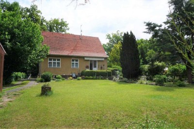 Einfamilienhaus mit Einliegerwohnung und großem Grundstück in toller Lage
