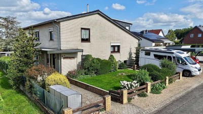 Feldrandlage: 3-Zimmer-Wohnhaus mit Keller, Garten und Garage