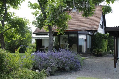 Einfamilienhaus mit großem Garten