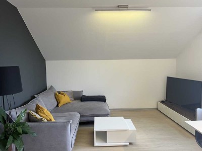 Stilvolle 2-Zimmer-DG-Wohnung mit EBK in Sinzing Ortsteil Eilsbrunn