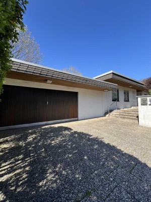 Freistehendes Einfamilienhaus mit großem Garten in ruhiger Lage von Privat