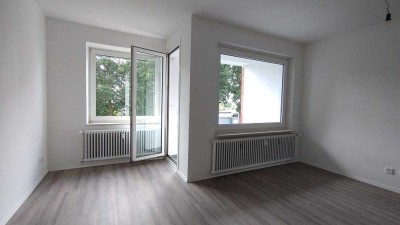 3 - Zimmerwohnung mit Dusche und Balkon ! Frisch renoviert !