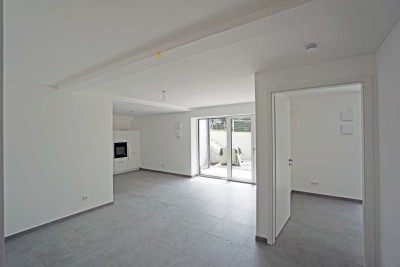 Attraktive, barrierefreie 2-Zimmer-Wohnung mit Terrasse und Außenstellplatz