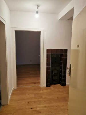 Gut geschnittene, gut sanierte 3-Raum-Wohnung, Balkon, EBK und Kachelofenanlage in Heidelberg.H´heim