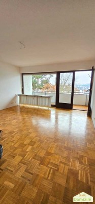 Erstbezug nach Renovierung: Gr. 2-Zimmer-Wohnung mit Balkon