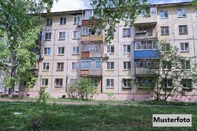 Mehrfamilienhaus mit Anbau