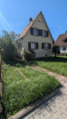 Charmantes Einfamilienhaus mit Entwicklungspotenzial in zentraler Lage von Freiburg