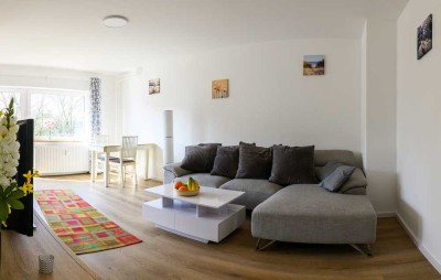 [Wohnen auf Zeit] Moderne Wohnung in Alsternähe mit Balkon | Zentral und Blick ins Grüne