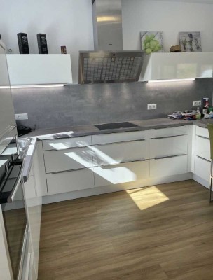 Stilvolle 3-Zimmer-DG-Wohnung mit gehobener Innenausstattung mit EBK in Bad Neustadt an der Saale