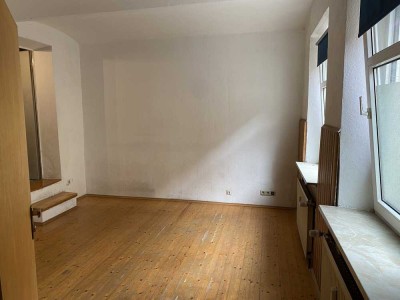 Studenten EG Wohnung zentrale Lage. Internet in Miete Enthalten!
