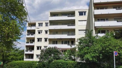 Renovierte 4-Zimmer-Wohnung mit EBK, Aufzug, zwei Balkonen und zwei Kellerräumen in Stuttgart