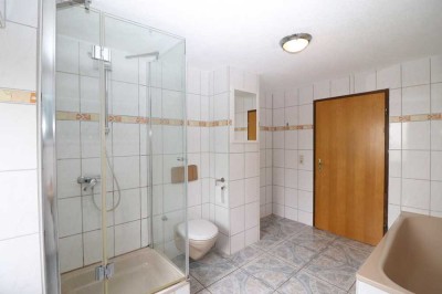 Attraktive 4-Zi-Wohnung im 1. OG mit Balkon u. Garage – Perfekt für Kapitalanleger oder Selbstnutzer