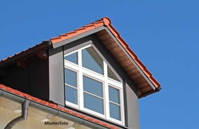 DG-Wohnung nebst Dachstudio und Garage