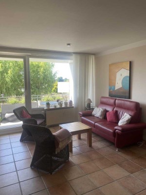 Lichtdurchflutete 3-Zimmer-Wohnung mit Südbalkon und Weitblick (inkl. TG) - in Troisdorf-Eschmar