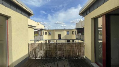 Helle 2,5- Raum- Dachgeschoss- Wohnung mit Terrasse in Elbnähe sucht Sie!