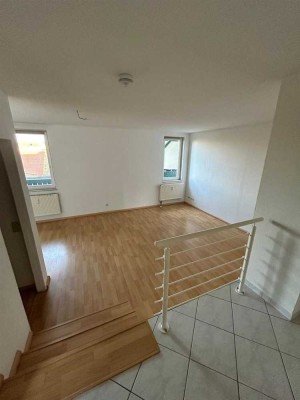 Großzügige 3-Zimmer mit Laminat, Balkon, EBK, SP und Wannenbad in guter Lage!!!