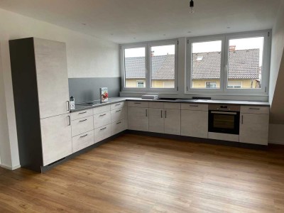 Neuwertige 4-Zimmer-DG-Wohnung mit Balkon und EBK in Gottmadingen-Randegg