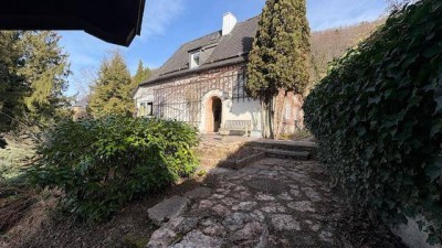 Entzückende kleine Villa im Cottage Stil - Traumlage ! Nachricht