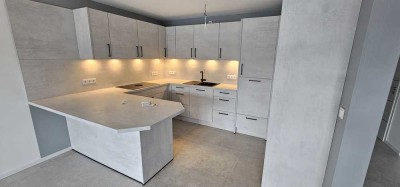 Neubau: Luxuriöse 3 sowie 4 Zimmer-Wohnung im 1. OG mit EBK u. Stellplatz in Salzgitter-Thiede