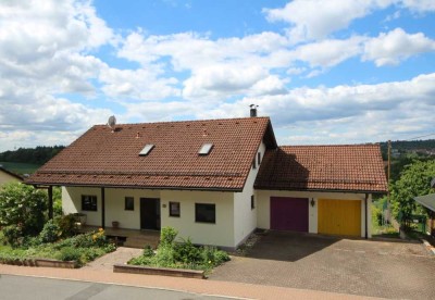 Viel Platz für die große Familie ~ Gepflegtes Wohnhaus mit überdachtem Außenschwimmbad ...