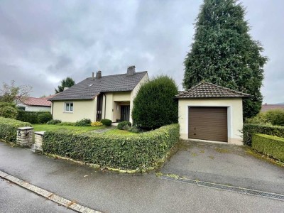 Charmantes Einfamilienhaus mit großzügigem Garten und überdachter Terrasse in exklusiver Wohnlage