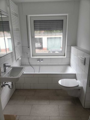 Kernsanierte EG-Wohnung mit Südbalkon und Garage