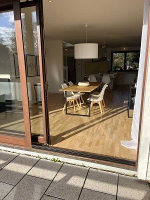 Einziehen & wohlfühlen - Frisch renoviert mit Balkon, Carport & Garten