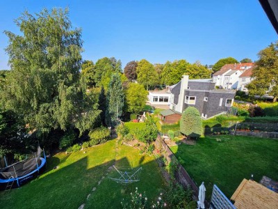 Toller Garten, gute Lage, Doppelhaushälfte mit 4 Wohneinheiten u. Garage