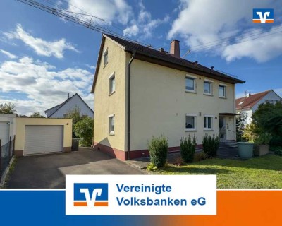Großzügiges Zweifamilienhaus mit Gartenidylle + Garage in Ehningen