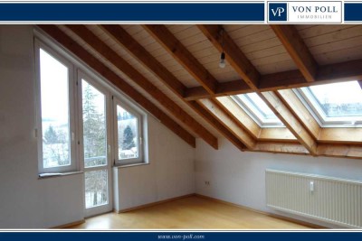 Dachgeschoßwohnung mit Ausblick: 80qm, Keller, Garage, Einbauküche.