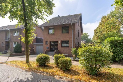 *Großzügigkeit, Ruhe und Komfort – ein charmantes EFH mit Garage, Keller und sonnigem Garten*