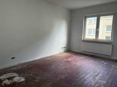 Wir renovieren: Wunderschöne 3,5-Zimmerwohnung mit Balkon in zentraler Lage !