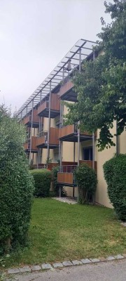 Große, helle 2 Zimmer Wohnung m. Süd Balkon, TG Stellplatz in ruhiger Lage