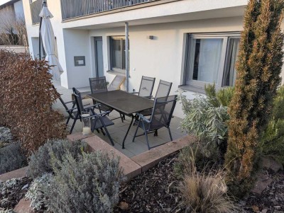 Modernes Wohnen – Hochwertige 2-Zimmer-Wohnung mit Terrasse, EBK, barrierefrei und PKW-Stel