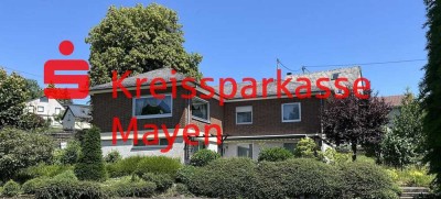 Wohnen in schöner Eifellandschaft. Winkelbungalow mit Doppelgarage