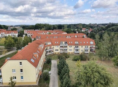 Wohnen in ruhiger, grüner Lage - Schicke u. frisch renovierte 2-Zi.-Single-Whg. mit Balkon