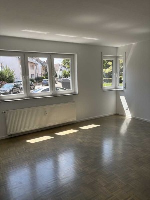 Stilvolle 2-Zimmer-Erdgeschosswohnung mit Balkon, Einbauküche und Tiefgaragenstellplatzin Karlsruhe