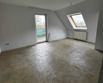 2-Zimmer Dachgeschosswohnung mit EBK und großem Balkon